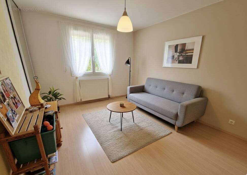 Maison à VIVIERS-DU-LAC