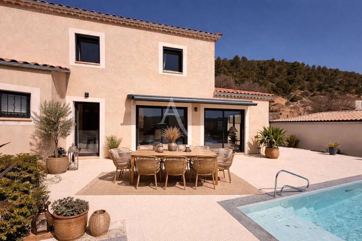 Maison à GREOUX-LES-BAINS