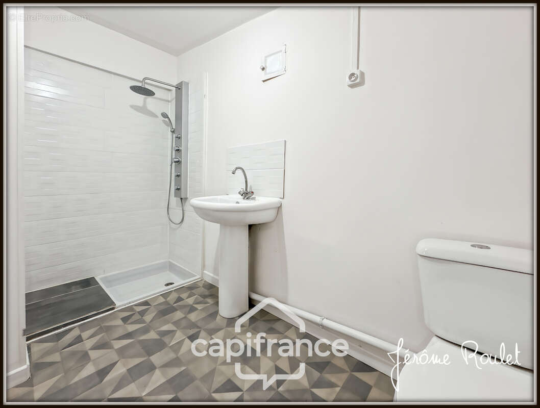 Maison en pierre à vendre 5 pièces 2 chambres Nombreuses Dépendances Terrain 22 400 m² Champigny-En-Rochereau (86) - photo 18