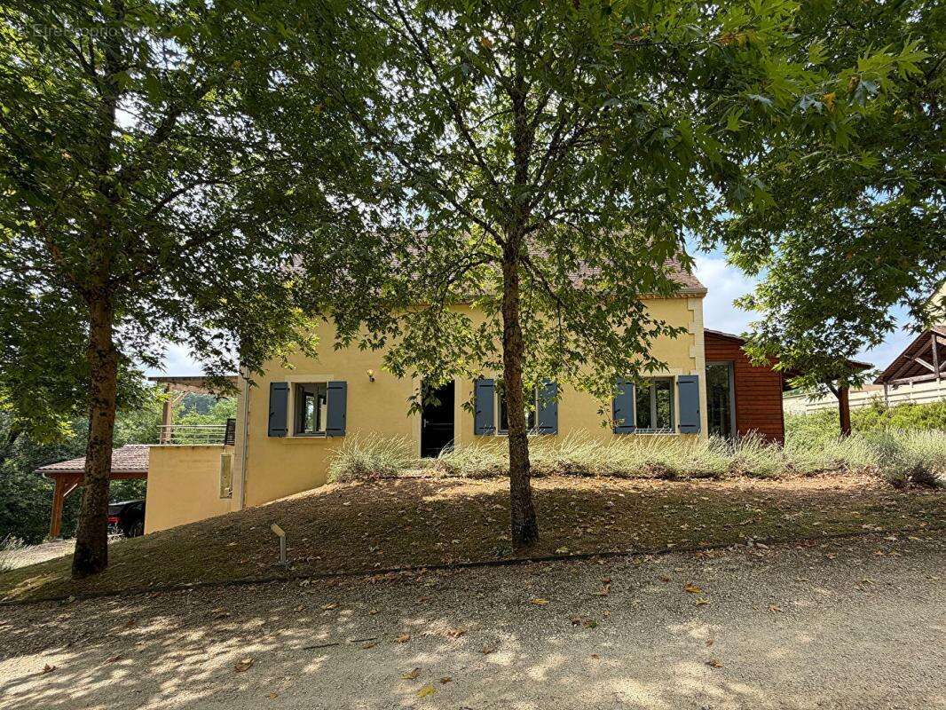 Villa moderne et confortable avec piscine, en bordure d'un golf - photo 2