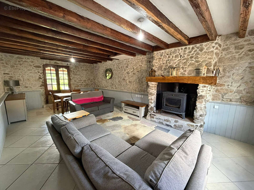 Maison à SAINT-LEGER-MAGNAZEIX