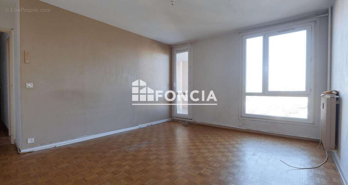 Appartement à CORBEIL-ESSONNES