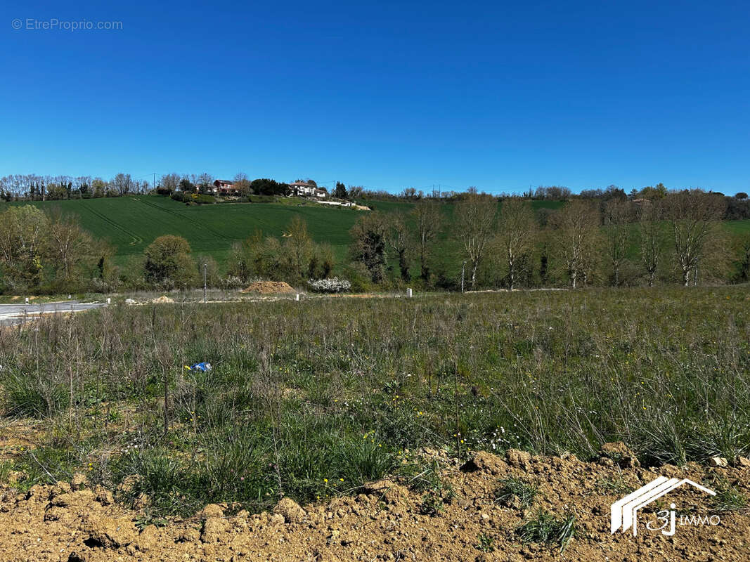 Terrain à L&#039;ISLE-JOURDAIN