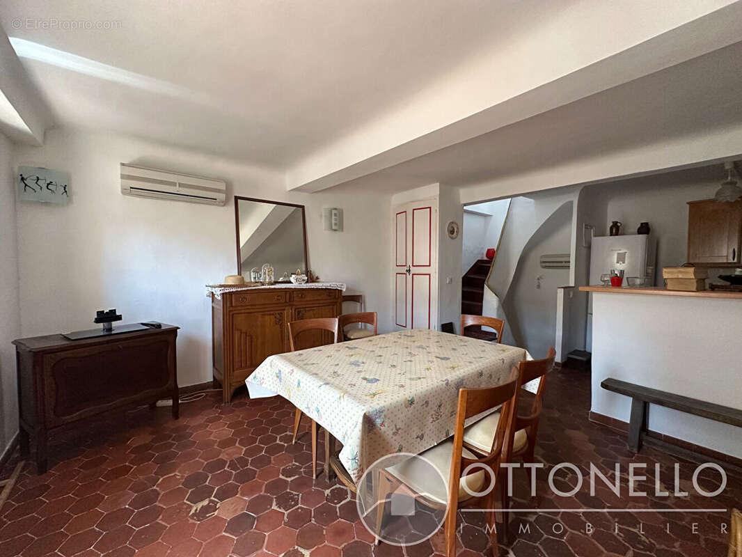 Maison Roquebrune Sur Argens 4 pièces 95,60 m2 avec terrasse et cave - photo 2