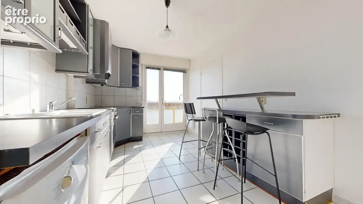 ST DIDIER AU MONT D'OR , Centre Village, grand Appartement de 153m², au calme avec vue à180° - photo 6