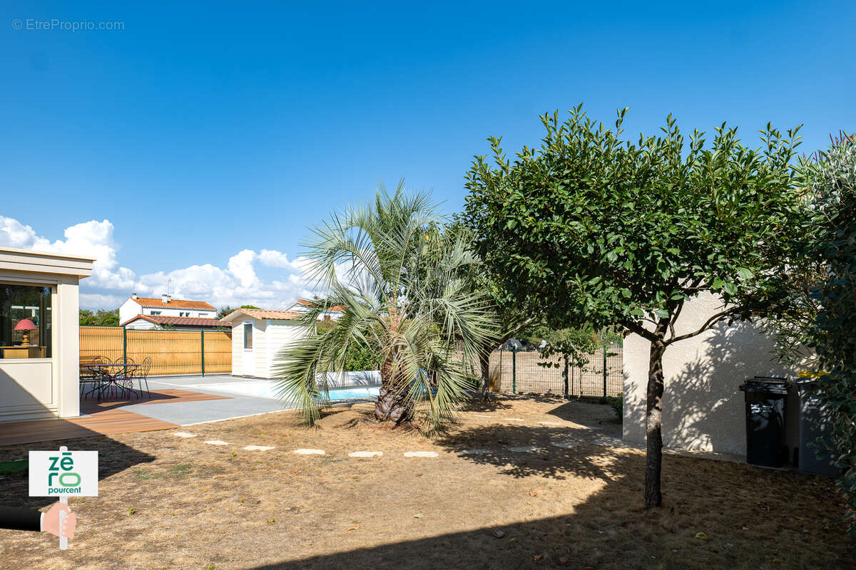 Longeville-sur-Mer   Maison de plain-pied 3 chambres avec piscine, véranda, garage et panneaux solaires   Hype - photo 28