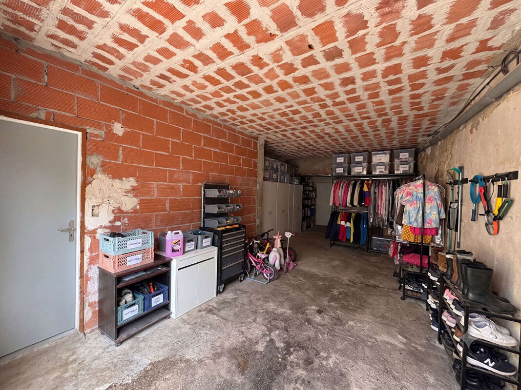 SAINTE ANASTASIE Maison de village 4 pièces avec grand garage - photo 8