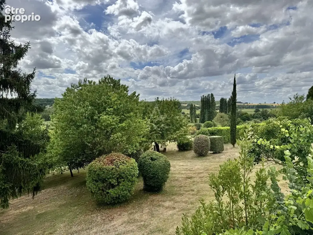 Ensemble immobilier de caractère avec vue panoramique  sud Angoulême - photo 2