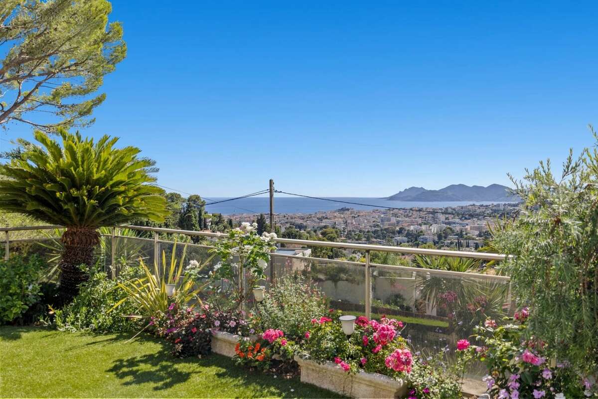 Appartement à LE CANNET