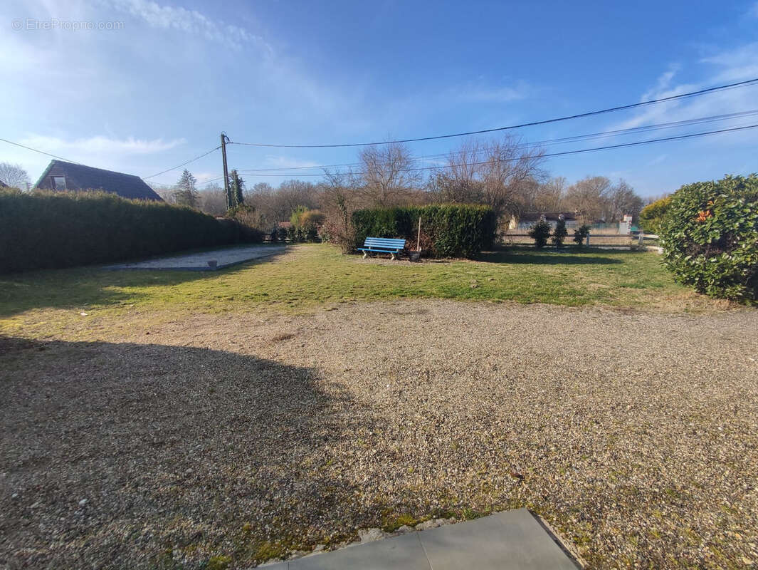 Maison à CHEVILLON-SUR-HUILLARD