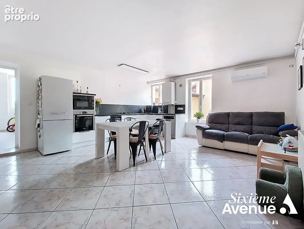 Appartement  à Sérézin du Rhône, 4 pièces, 3 Chambres, 71 m² - photo 2