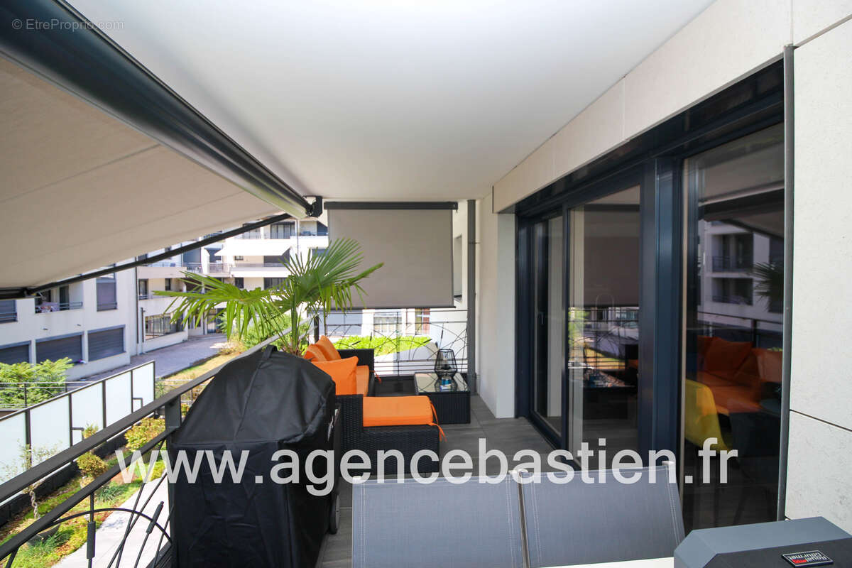 DIVONNE-LES-BAINS   Centre-ville -  Appartement T3 de 79 m2 avec terrasse, garage et cave - photo 2