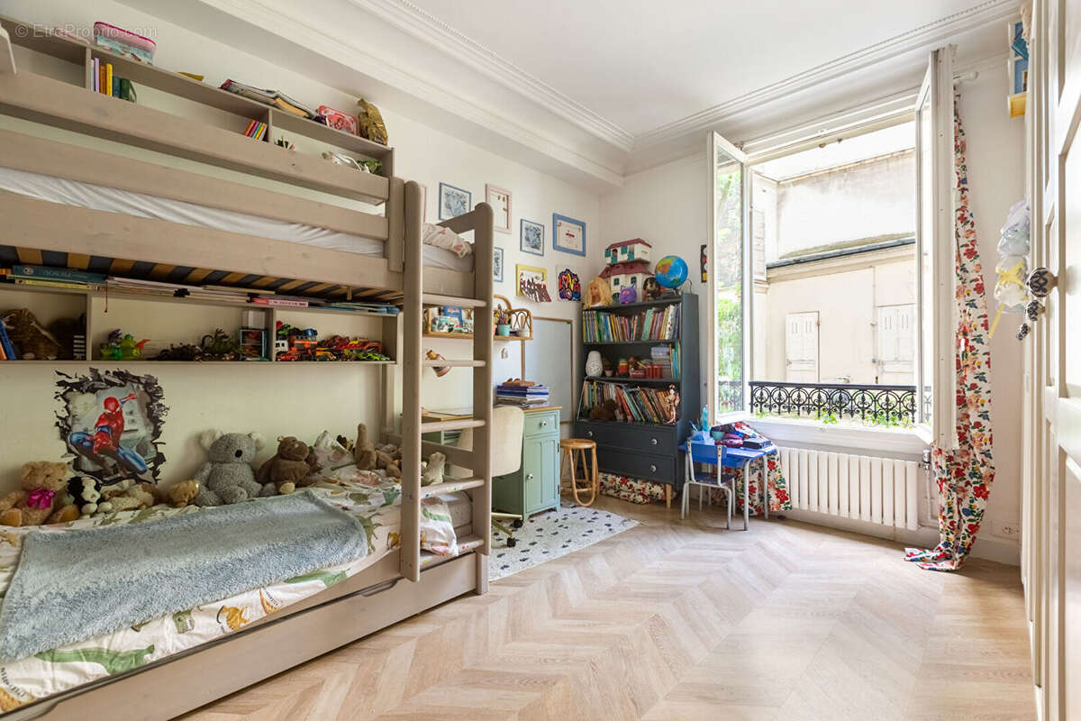 Appartement à NEUILLY-SUR-SEINE