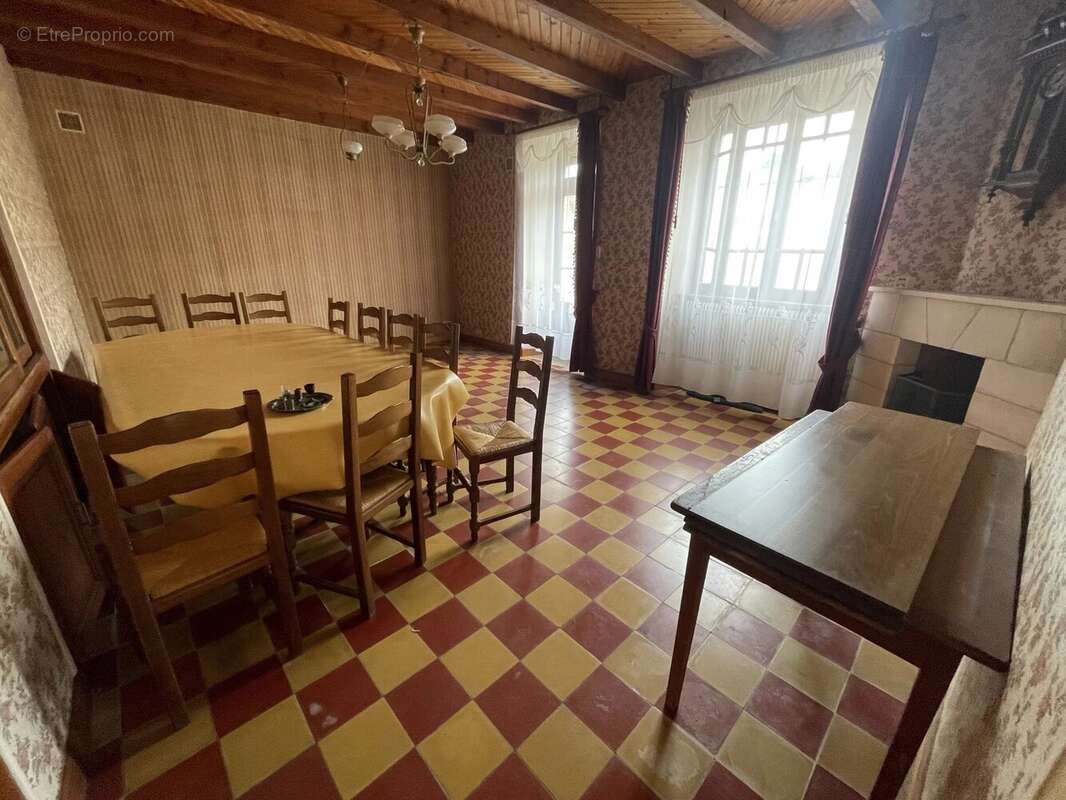 Maison de caractère à rénover – gros potentiel et grands projets ! - photo 8