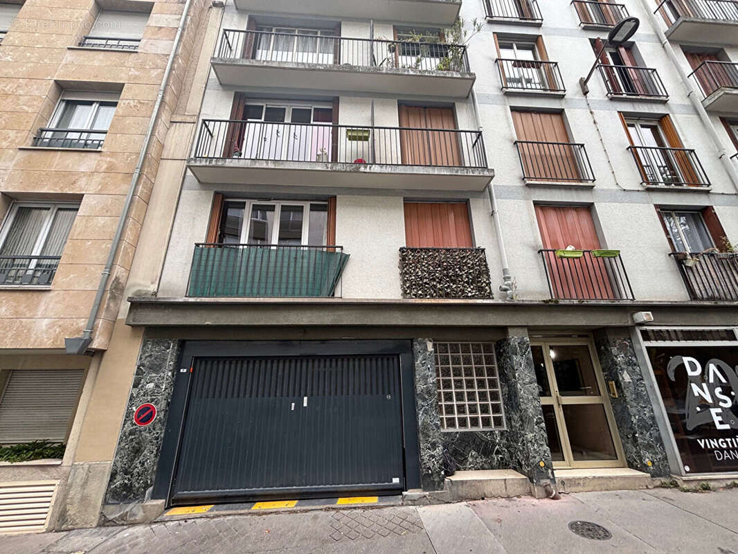 Parking à PARIS-20E