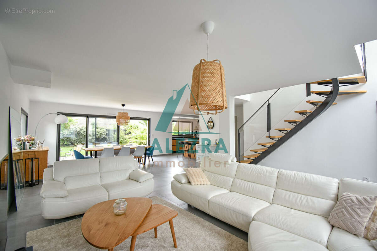 Maison à CRESPIERES