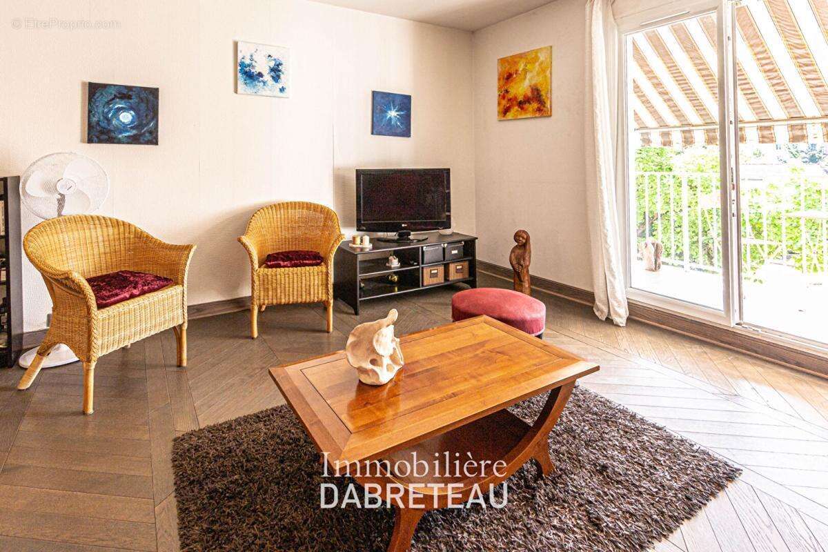 Rue du Luizet - T3 traversant avec balcon, stationnement et cave - photo 6