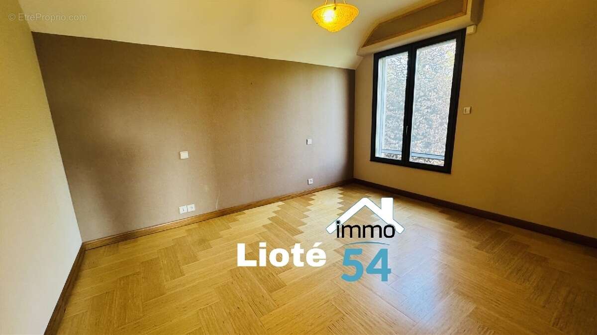 Maison à CREVECHAMPS