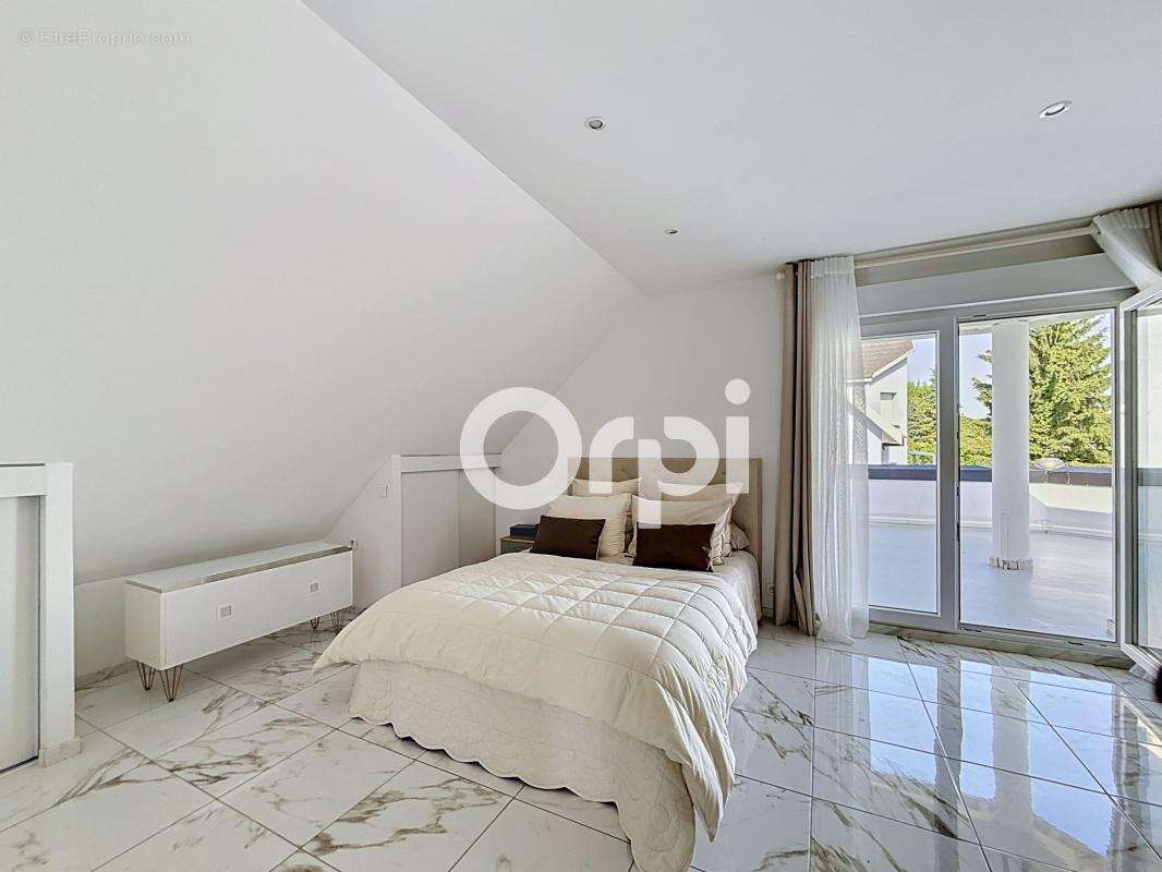 À vendre - Maison Familiale de 253m² avec appartement indépendant - 618 000€ FAI - photo 15