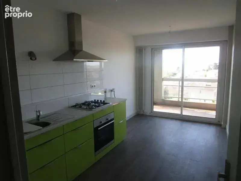 BOURG LES VALENCE - Appartement T4, terrasse, cave et parking - photo 4