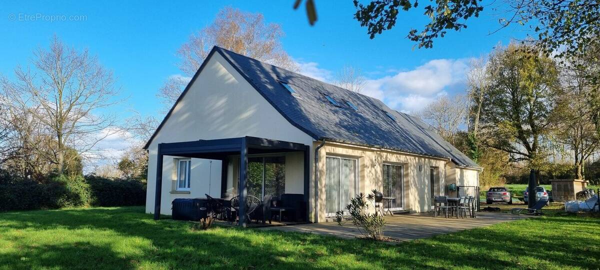 Maison à SAINT-PLANCHERS