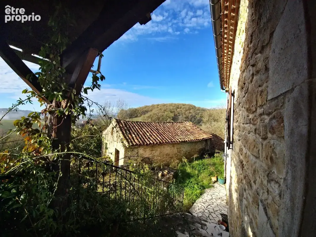 Maison et dépendances dans un hameau, proche de Verfeil - photo 4