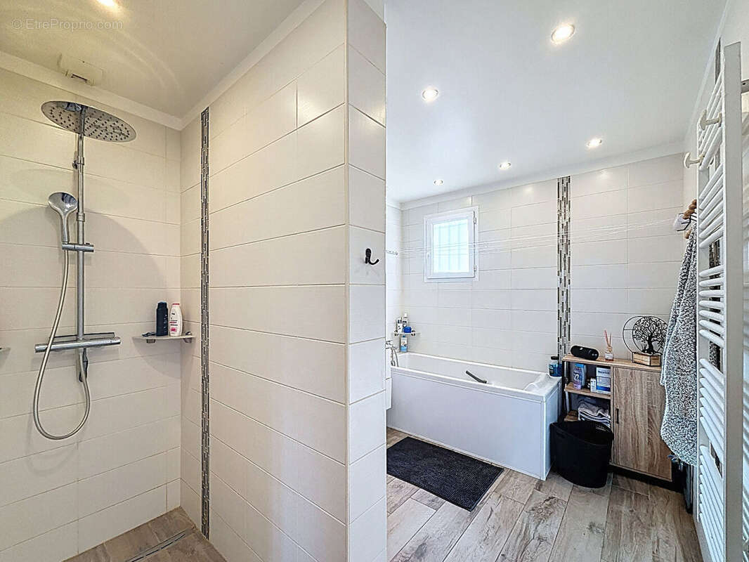 Maison à SAINT-SAMSON-DE-LA-ROQUE