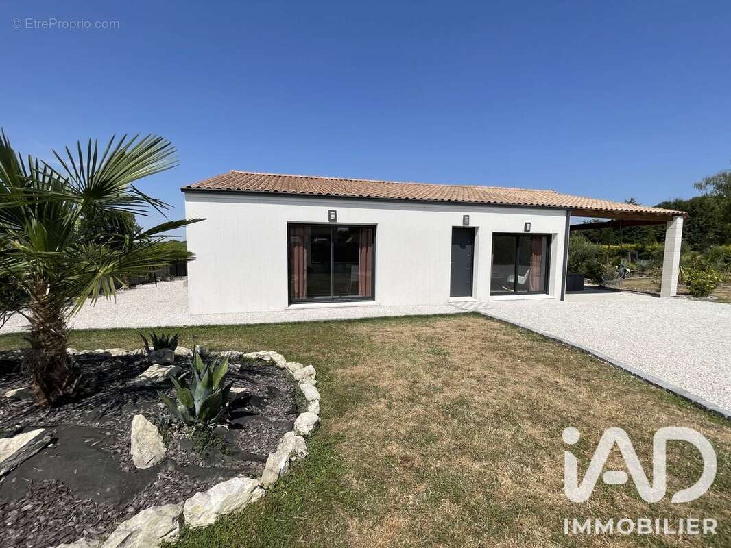 Maison 102 m² à Germignac  - photo 2