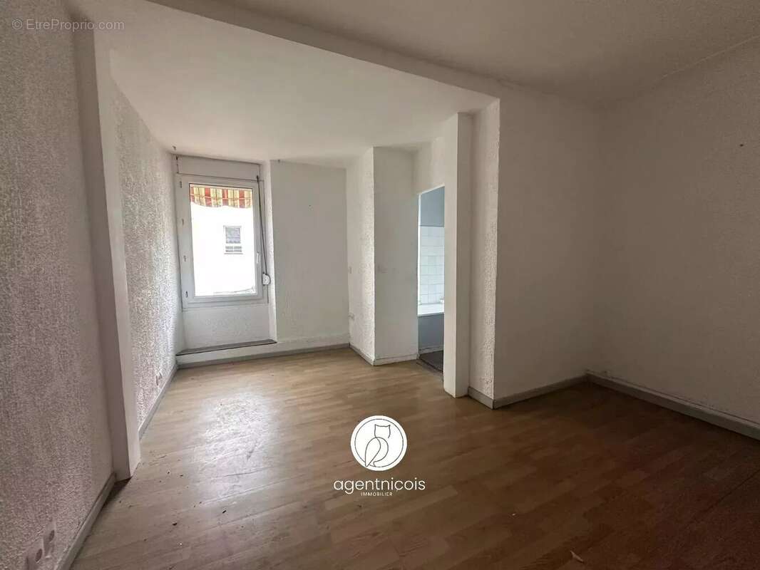 Appartement à SAINT-LAURENT-DU-VAR