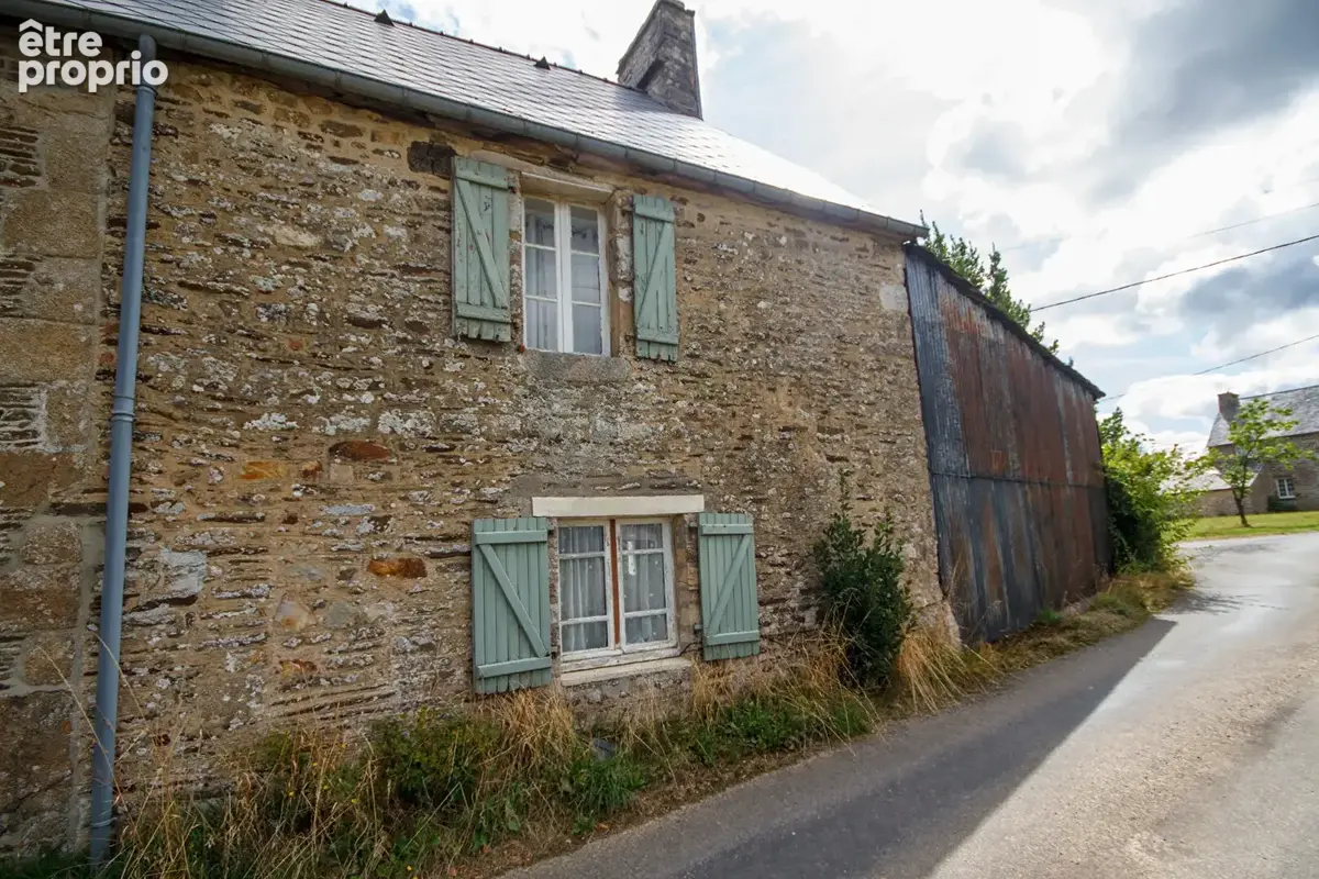 Manche : Maison mitoyenne de caractère à rénover, située dans le magnifique cadre champêtre de la Normandie. - photo 2