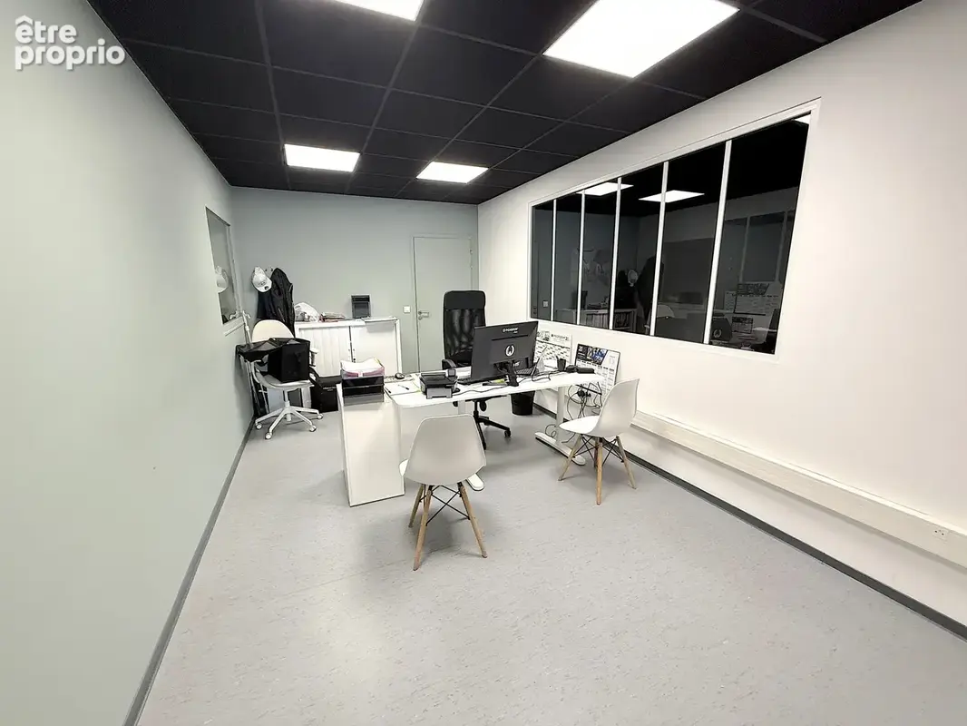 Commerce 1 180 m² à vendre à Carpiquet (14650) - photo 2