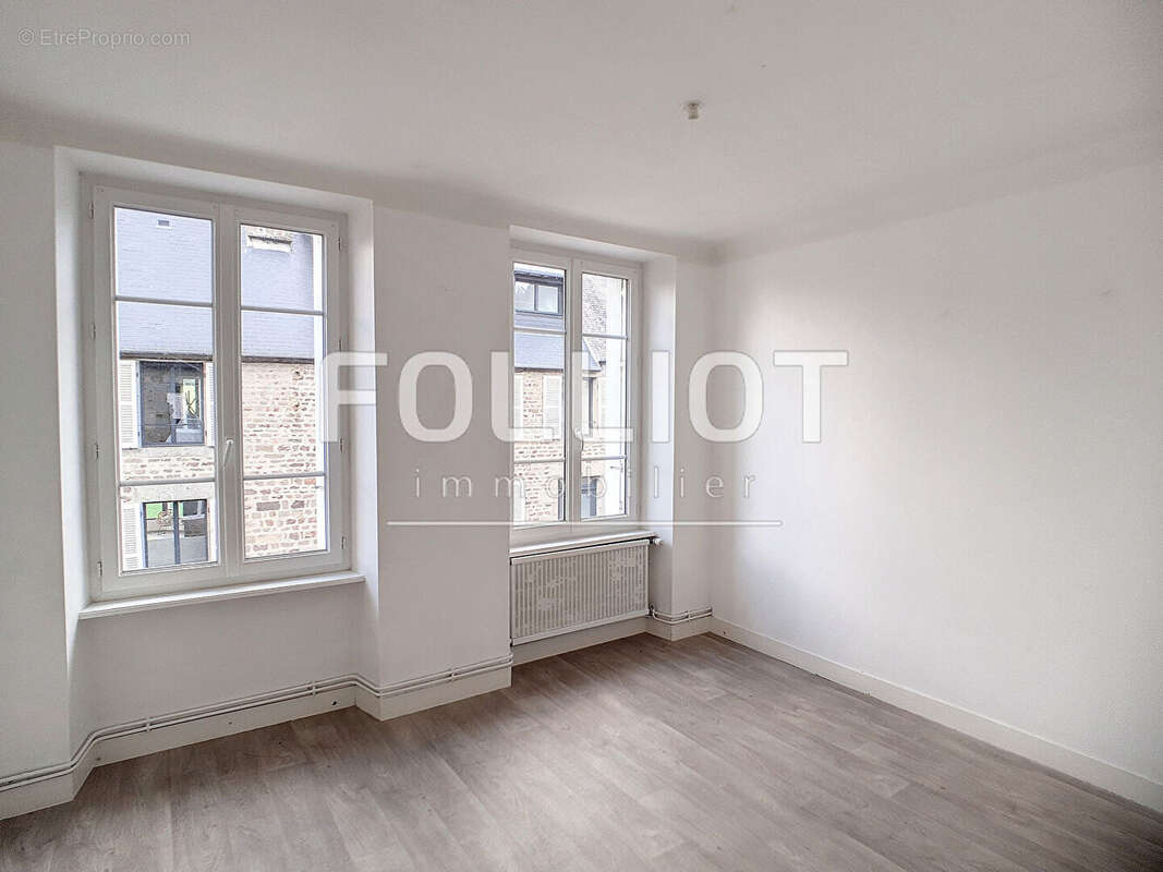 Appartement à VILLEDIEU-LES-POELES