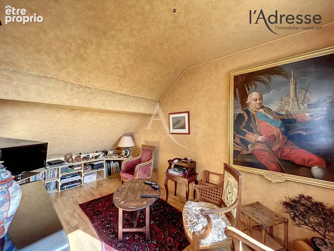 Suresnes (Mont Valérien) - Duplex de 140m² - Place de stationnement  et Box fermé  - Terrasse 7m² - photo 4