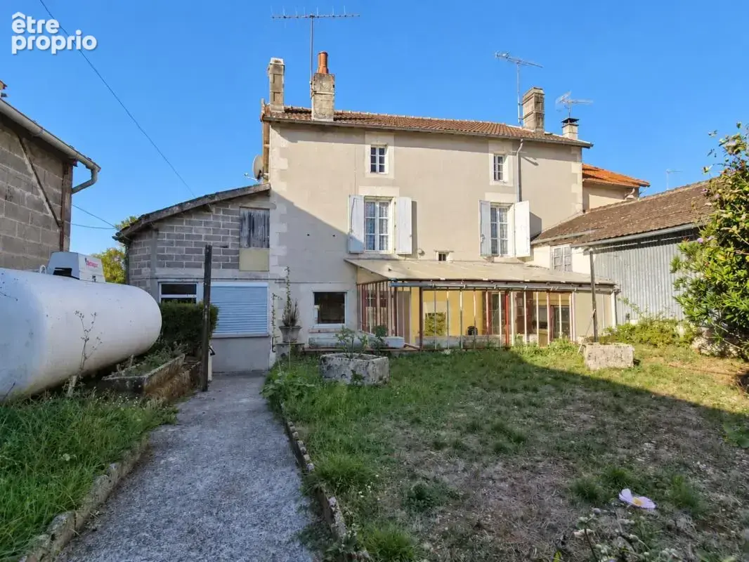  Maison de caractère aux multiples possibilités – Cœur de Saint-Laurent-de-Céris - photo 3