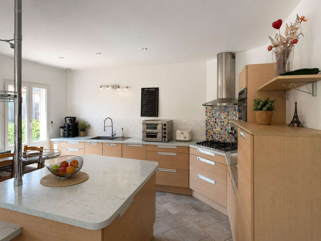 À UZÈS immeuble de 250 m2 avec 2 habitations - photo 4