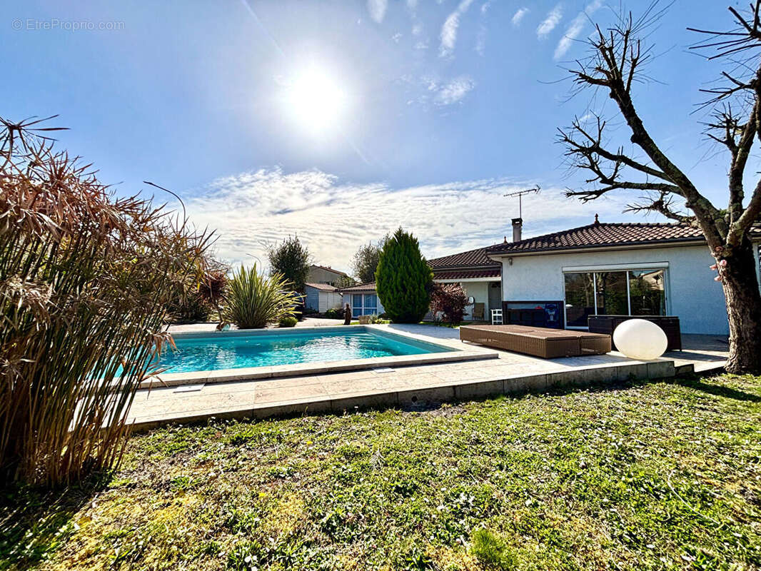 Maison à BLANQUEFORT