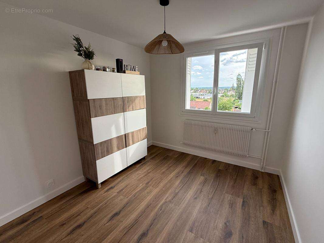 Appartement à YZEURE