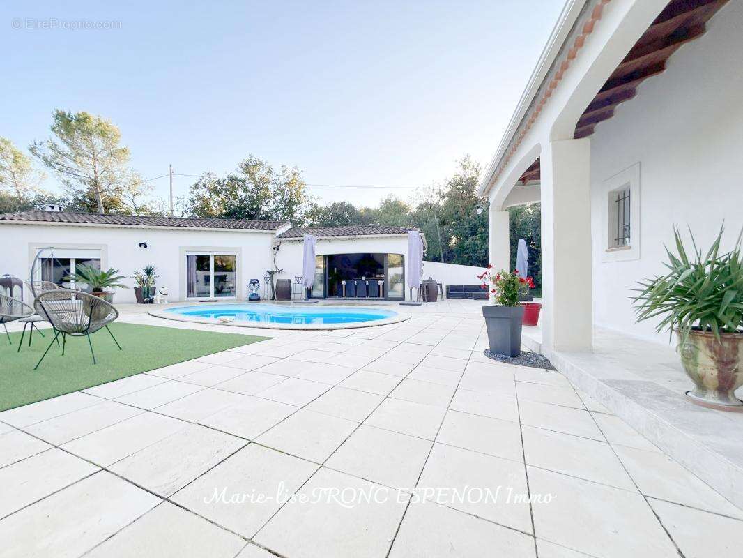 Maison à PERNES-LES-FONTAINES