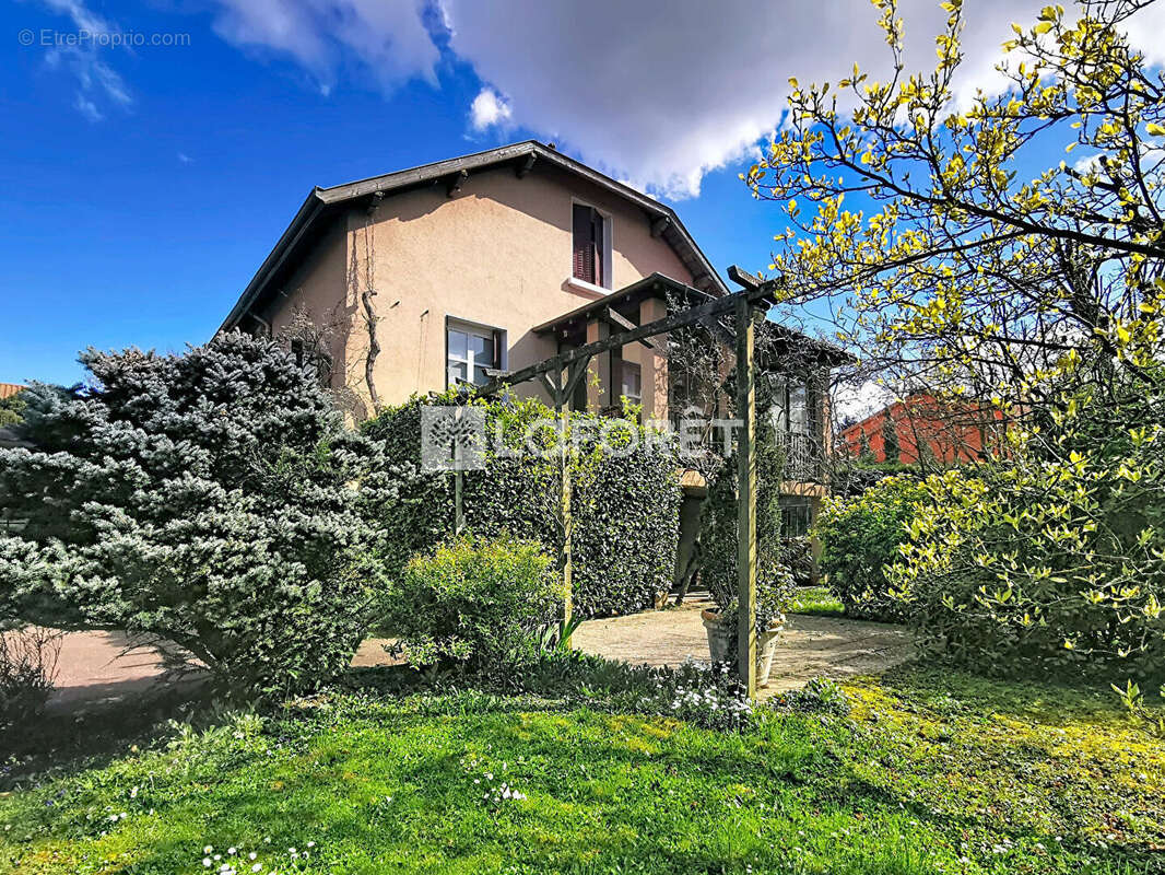 Maison à NEUVILLE-SUR-SAONE