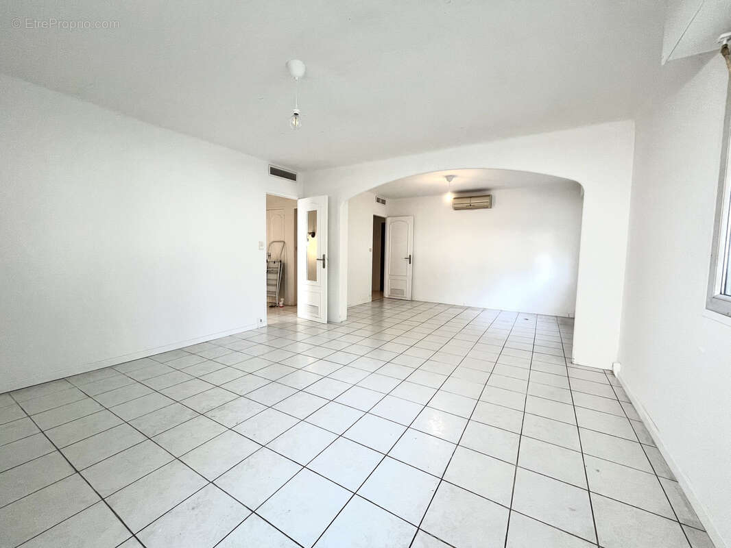Appartement à MARSEILLE-5E