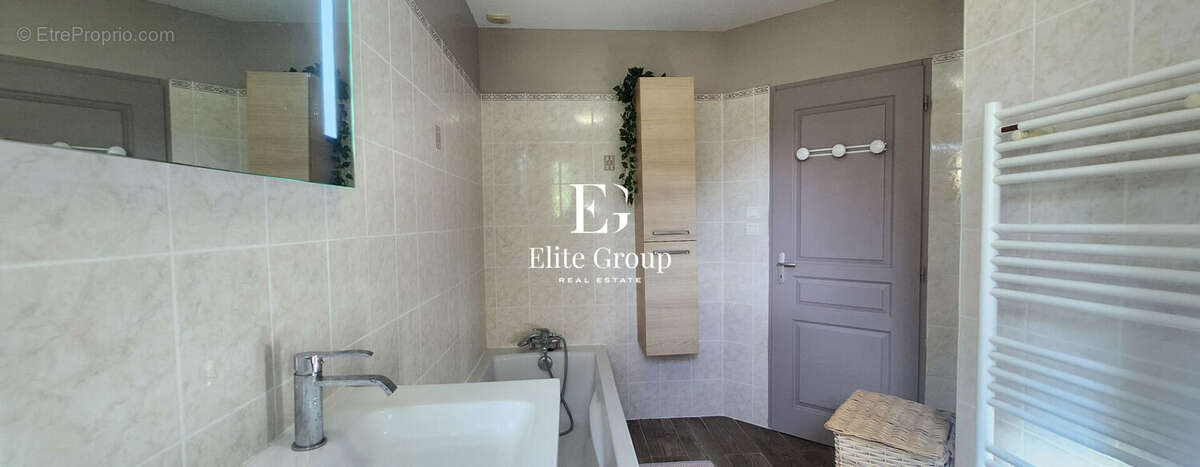 Maison à SAINT-CHAMASSY