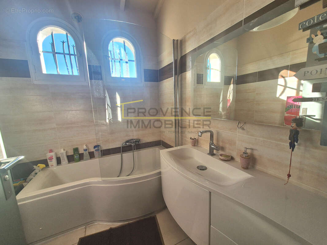 Maison à MONTELIMAR