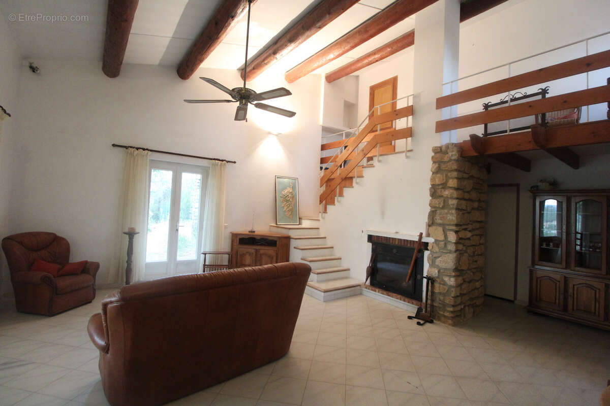 Luberon. A vendre à Gargas, en exclusivité, propriété en pierres avec grand terrain - photo 4
