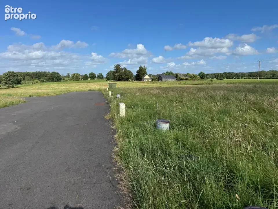 Terrain à AMPOIGNE