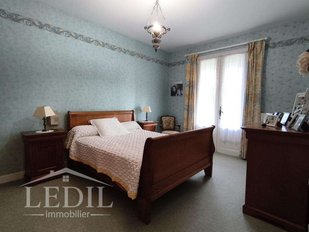 Maison à SAINTE-COLOMBE-DE-VILLENEUVE