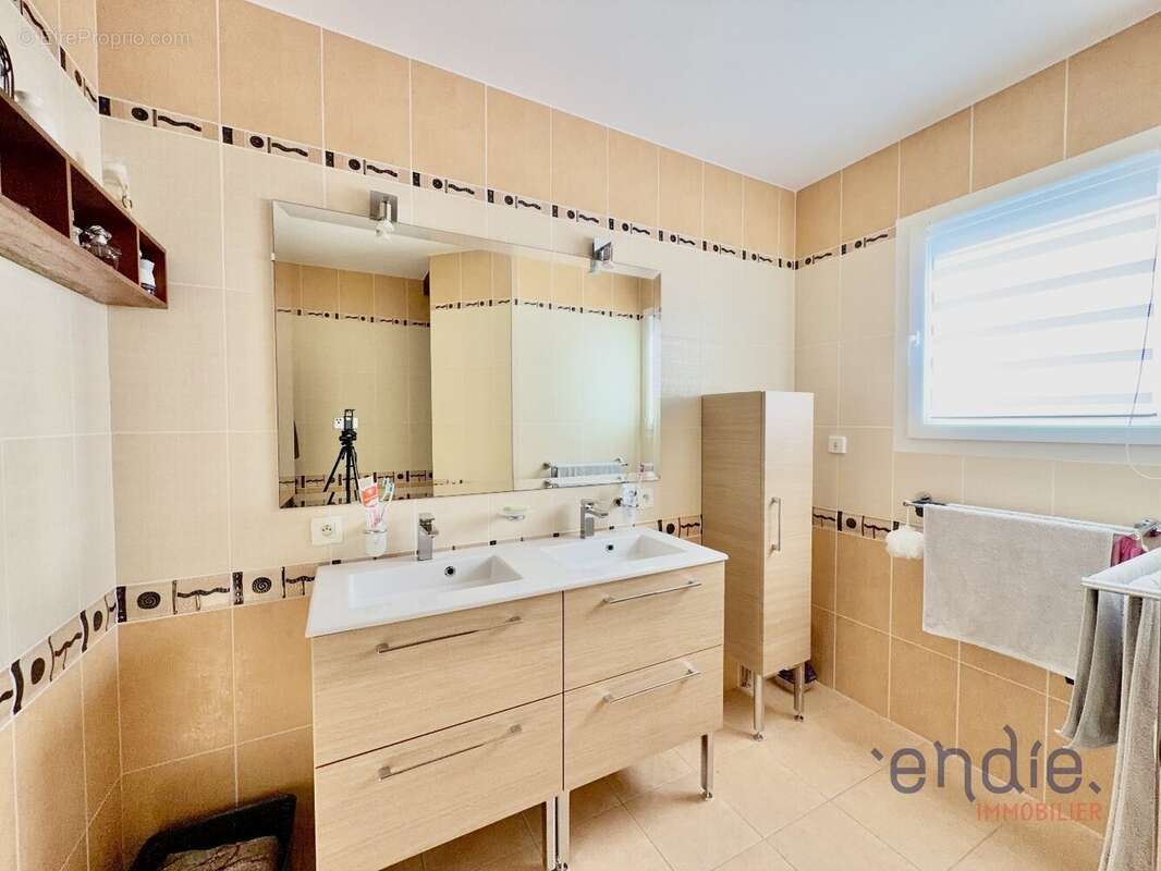 Une propriété d'exception de 185 m² - photo 10