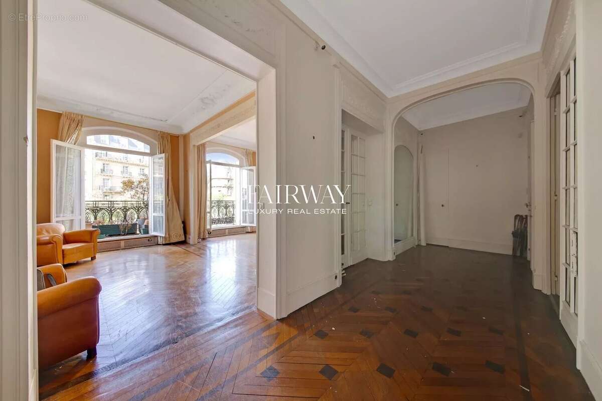Appartement à PARIS-17E