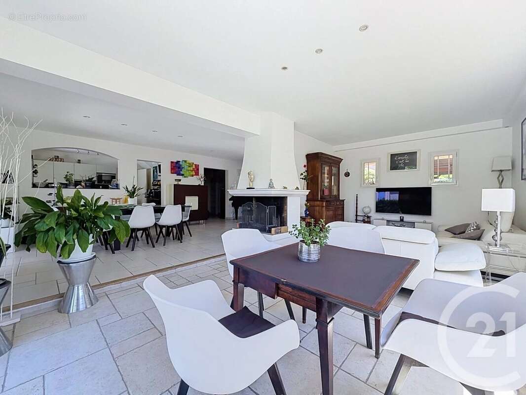Maison 138 m² à Mouans-Sartoux  - photo 10