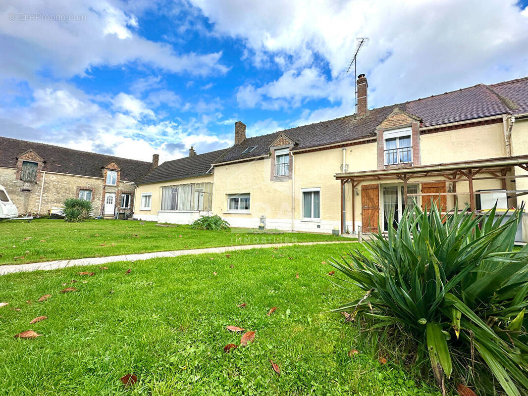 Maison à EGREVILLE