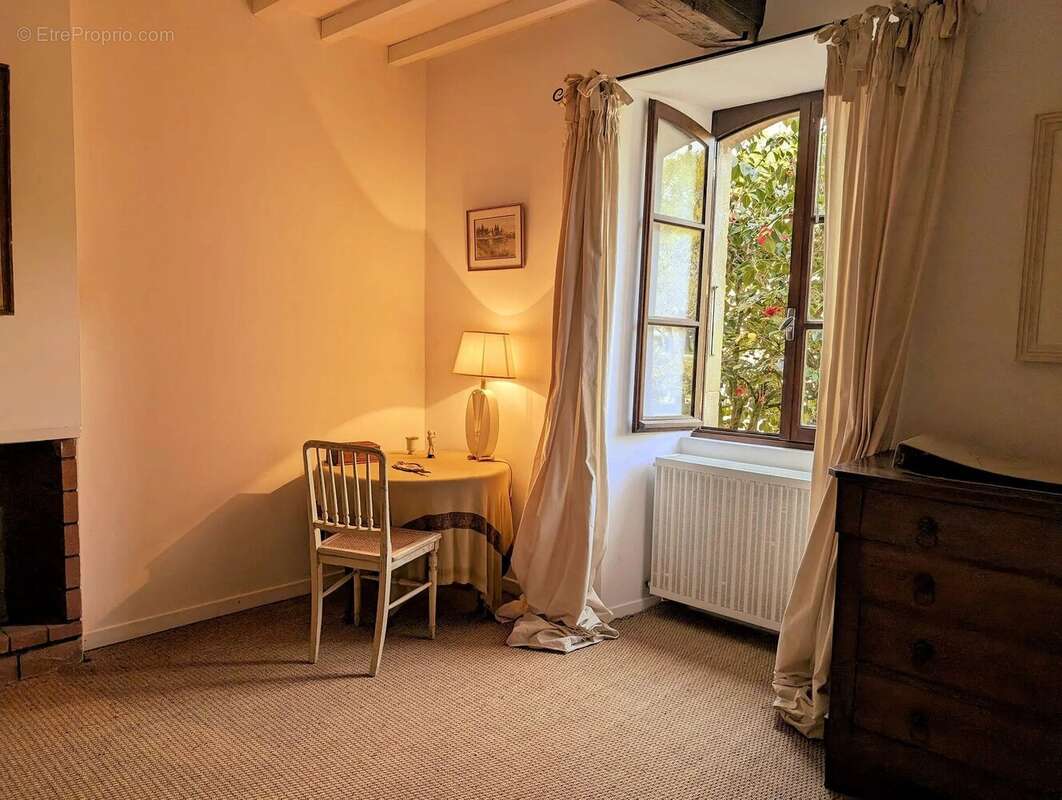 Maison de caractère avec 4 chambres sur 'environ 7318 m². - photo 19
